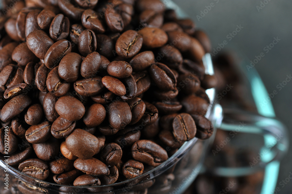 Fototapeta premium coffee beans in transparent glass Cup as a background