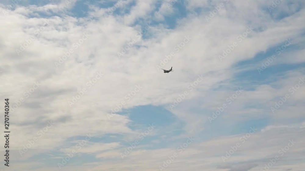 Aereo turboelica acrobatico in esibizione all'ari show.