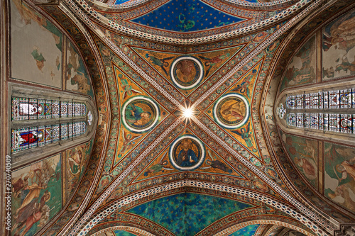 Deckengewölbe (Vierung) in der Basilika "San Francesco", Assisi, Umbrien, Italien