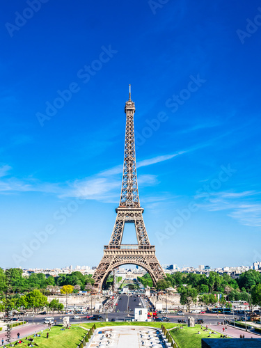 パリ　エッフェル塔　縦位置 © oben901