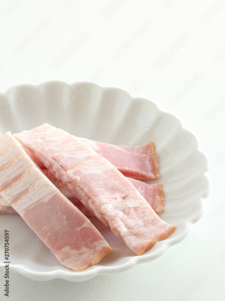 chopped bacon on white dish for food ingredient image