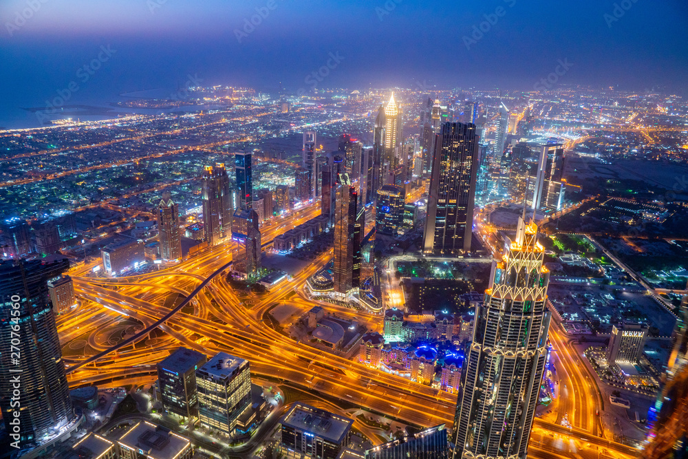 Obraz premium ドバイの超高層ビルオフィス