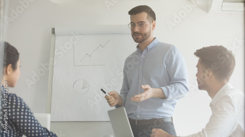 Obraz na plátne Male speaker talk making whiteboard office presentation