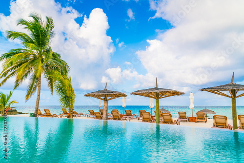 Fototapeta Naklejka Na Ścianę i Meble -  Swimming pool bar in tropical Maldives island .