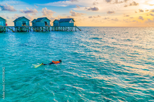 Tableau sur toile Snorkeling in tropical Maldives island .