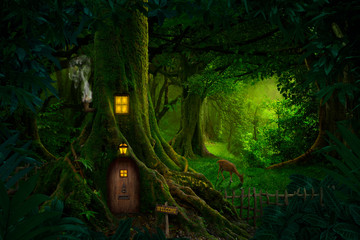Gardinen Kinderzimmer Gigantischer Baum mit Haus im Inneren  © quickshooting