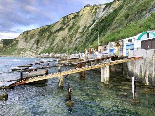 Le storiche grotte dei pescatori del Passetto di Ancona