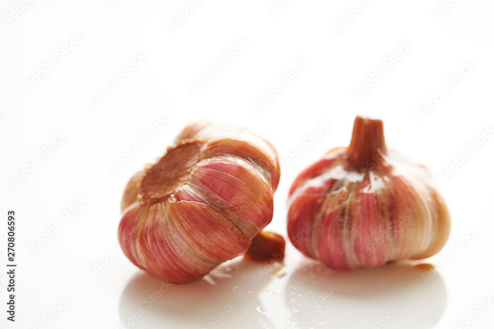 Obraz premium Pickled garlic cloves on white background