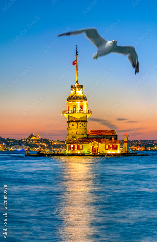 Fototapeta premium Wieża Leandra w Stambule, Turcja (KIZ KULESI - USKUDAR)