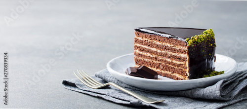 Canvastavla Chocolate cake on a white plate