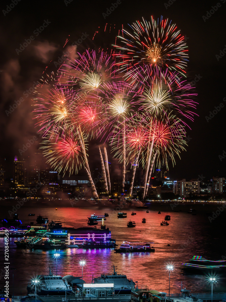 Obraz premium PATTAYA INTERNATIONAL FIREWORKS FESTIVAL 2019.