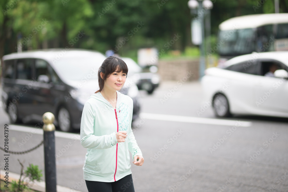 ランニング・女性・市街地 ランニング・女性・市街地