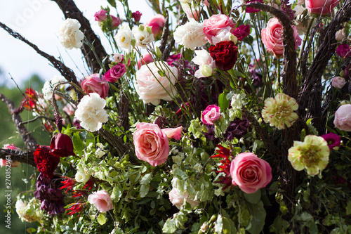 beautiful bouquet of pink roses