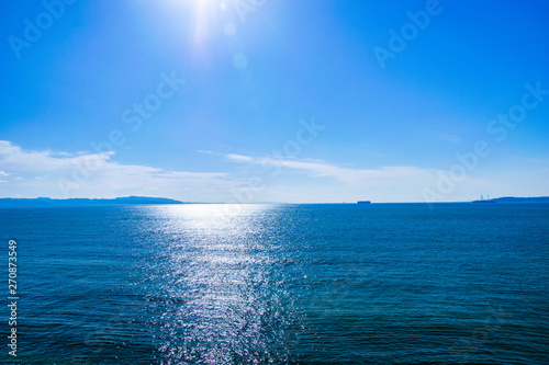 太陽光が反射する東京湾 photo