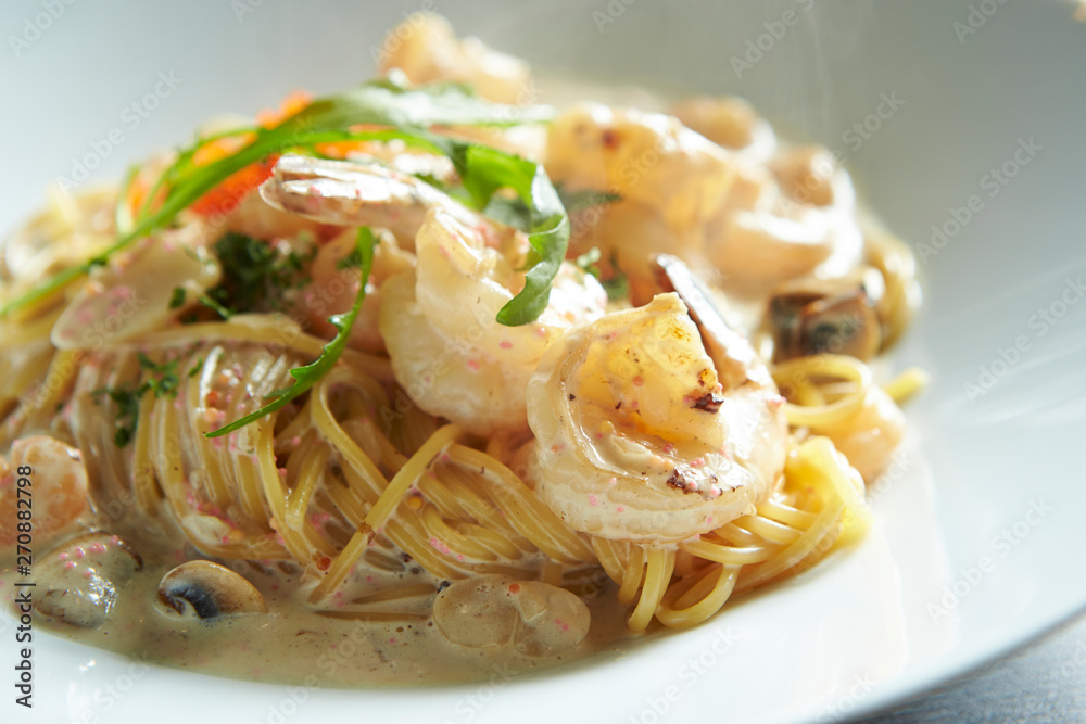 Shrimp and mushroom cream sauce spaghetti Shrimp and mushroom cream sauce spaghetti