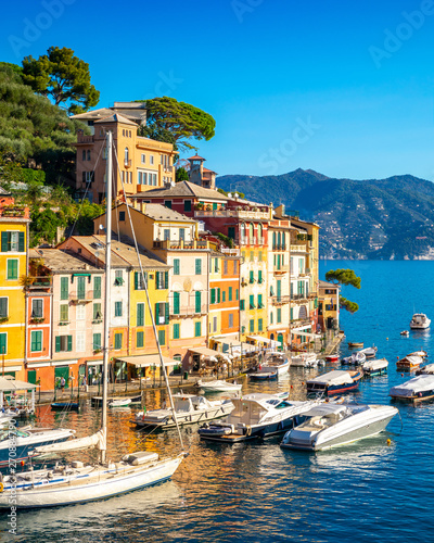 Stampa su tela Beautiful sea coast with colorful houses in Portofino, Italy