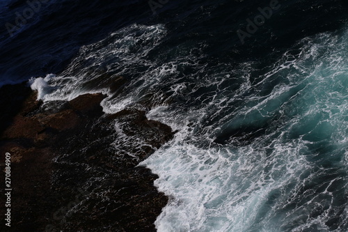 Fototapeta Naklejka Na Ścianę i Meble -  wave on rock 