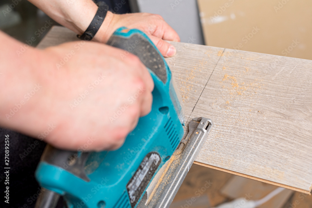 Installing laminate flooring Installing laminate flooring