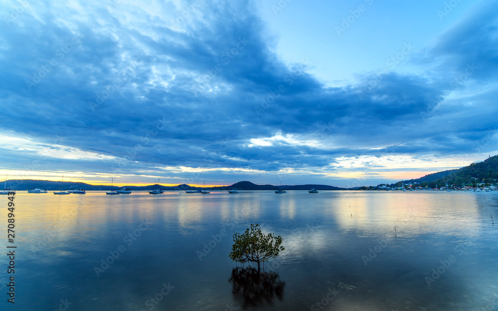 Fototapeta premium Daybreak Waterscape