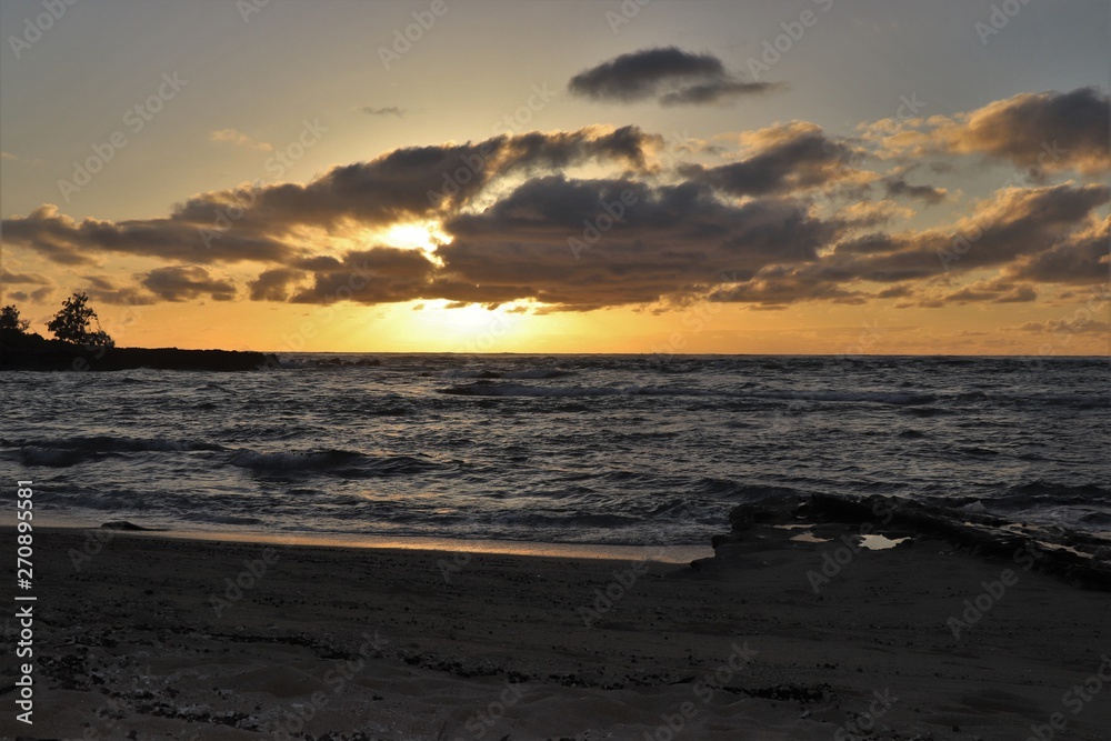 Dusk and sun setting over a beautiful ocean
