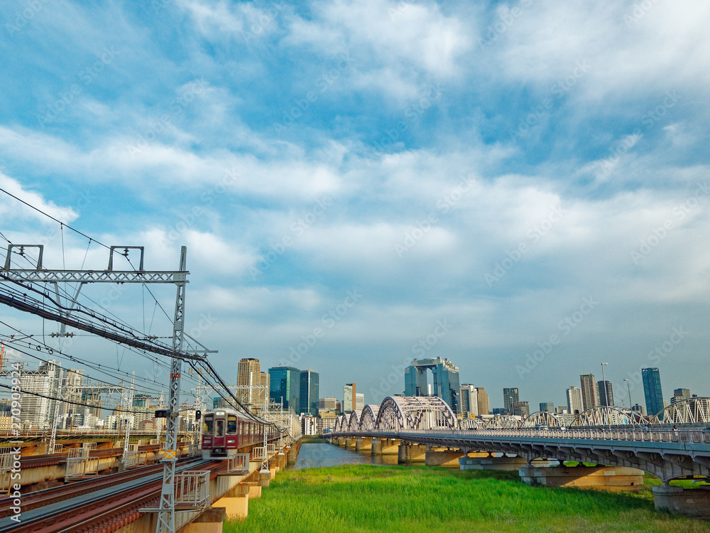 阪急新淀川橋梁と十三大橋 大阪キタの街並み 阪急新淀川橋梁と十三大橋 大阪キタの街並み