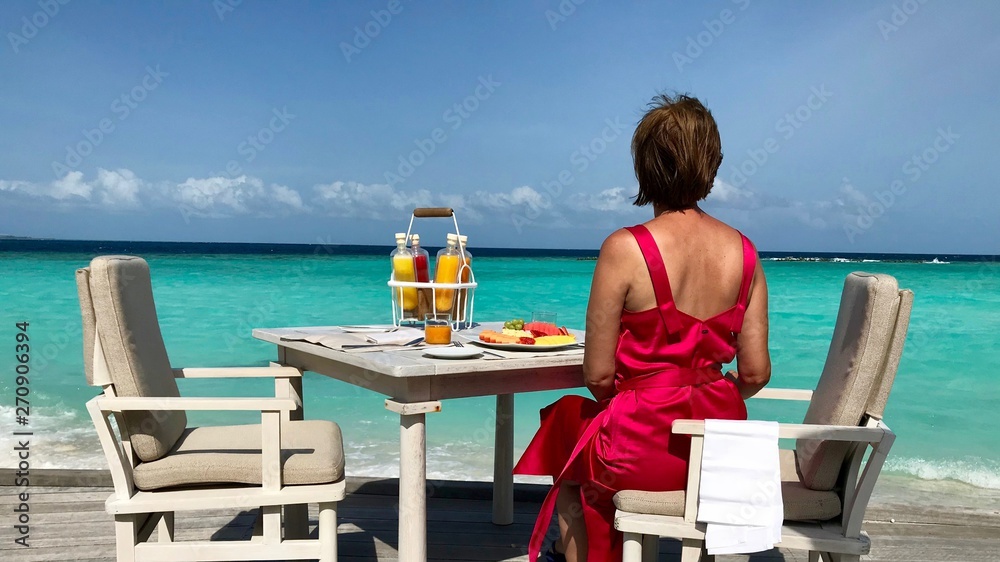 Obraz premium Malediven Frühstück am Strand