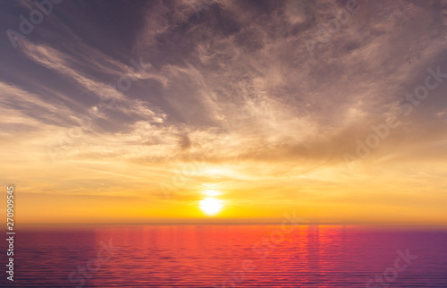beautiful sea at sunset © thekopmylife