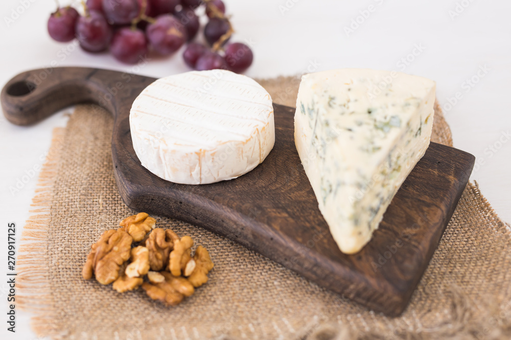 Fototapeta premium Blue cheese or brie with grapes and nuts