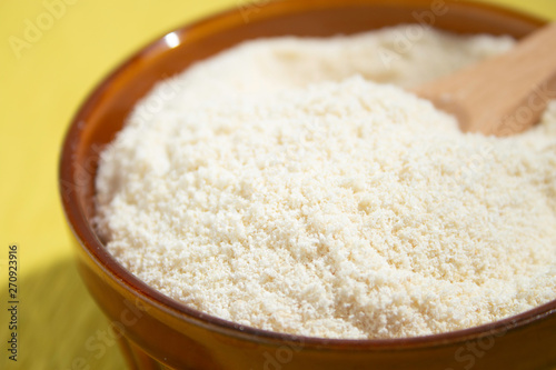 大豆から作られたおからパウダー（okara powder）：豆腐を作るときに出る「おから」を粉末にした健康食材（日本）