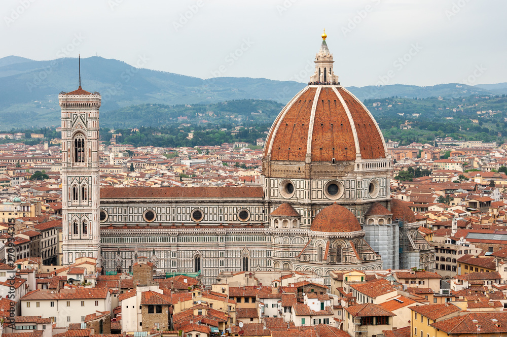 Florence, UNESCO Heritage and home to the Italian Renaissance, full of famous monuments and works of art all over the world. The Renaissance city is of the Medici dynasty: Cathedral of Santa Maria del