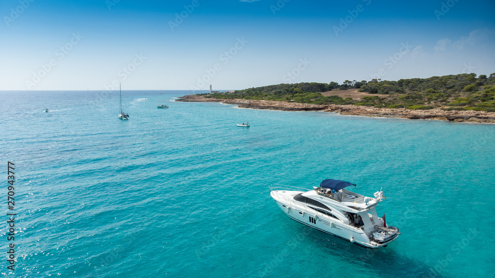 Obraz premium Boat in the Med