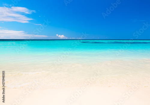 Wave of the sea on the sand beach © preto_perola