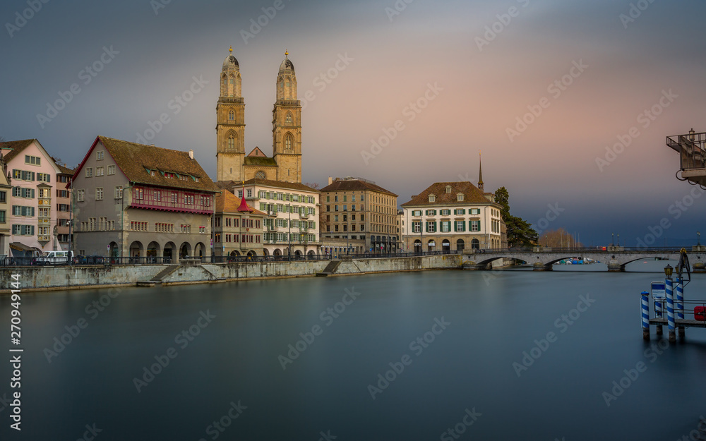 Obraz premium Grossmünster Cathedral in Zürich, Switzerland. Long Exposure of the Grossmünster Cathedral and old town from Limmat river.