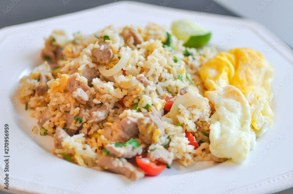 stir-fried rice with fried egg