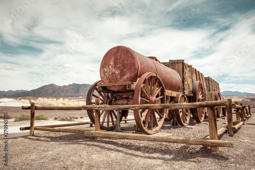 Принти на полотні Historic wagon that was used in mining and transferring the borax from Death Valley to the Mojave by the twenty mule team