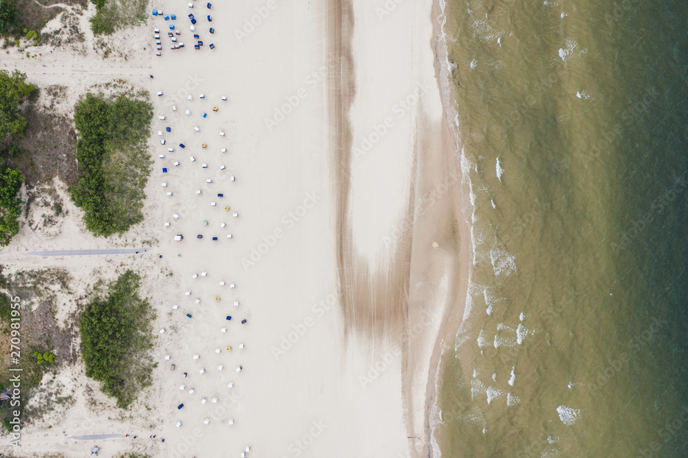Top down view of the sandy baltic sea beach with beach baskets.  - obrazy, fototapety, plakaty 