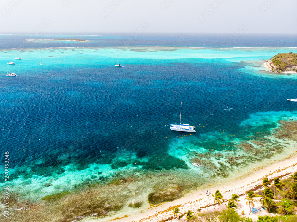 Fototapeta premium Widok z góry na cays Tobago