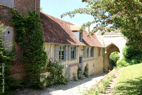 Fototapeta Naklejka Na Ścianę i Meble -  Gerberoy - Les Plus Beaux Villages de France