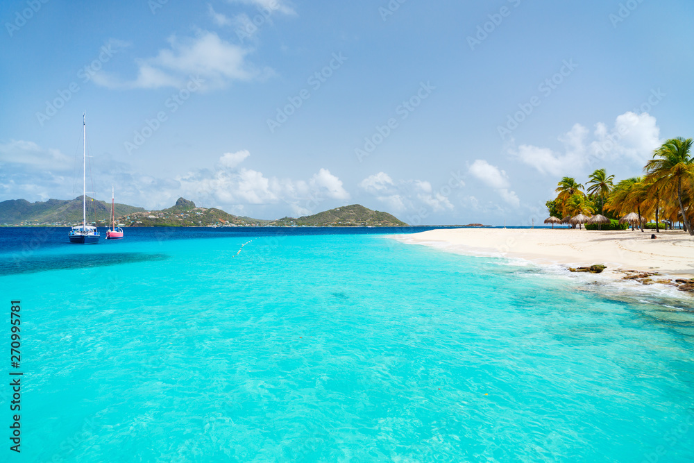 Naklejka premium Idyllic beach at Caribbean