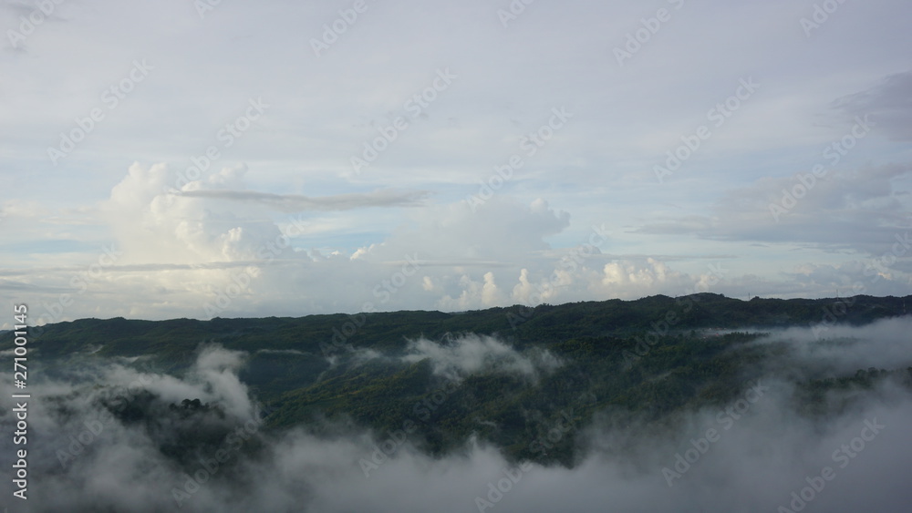Fototapeta premium white clouds in the mountains are very beautiful, the atmosphere on a sunny morning