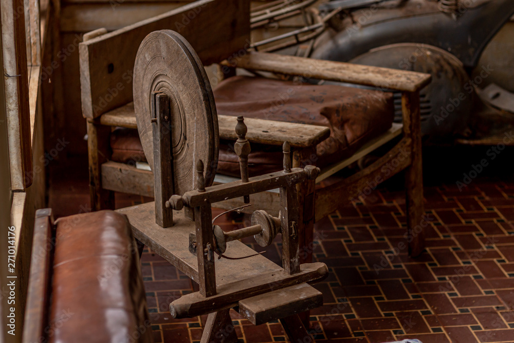 Old spinning wheel, or spindle