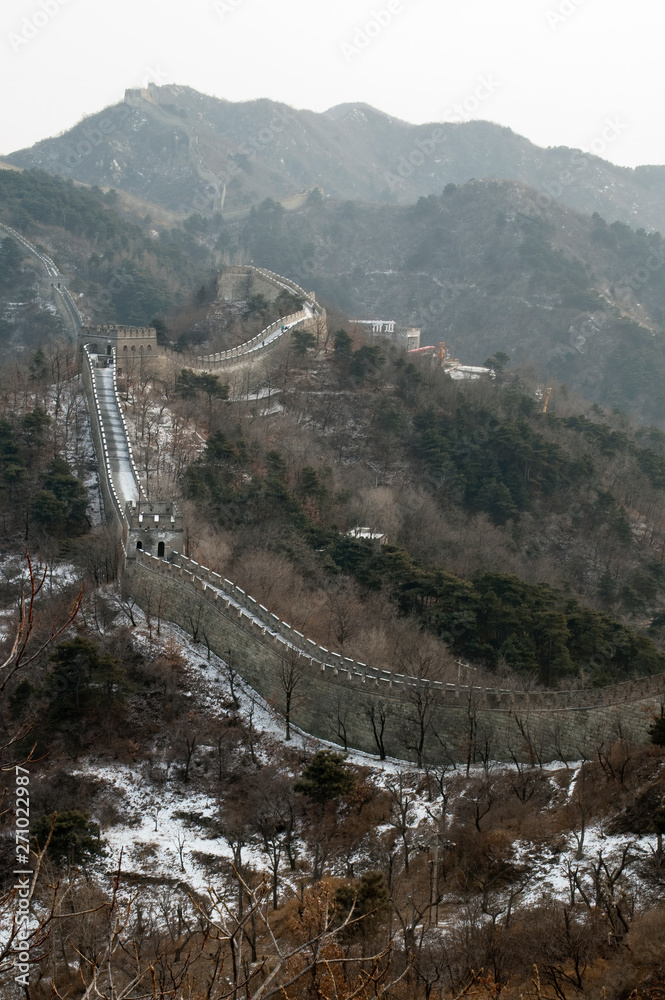 Fotografie Mutianyu China,  View of Great Wall of China on a misty day
