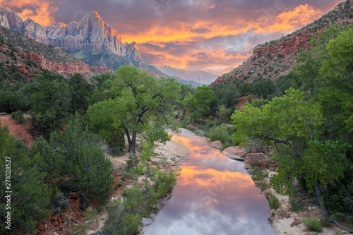 Fotografija The colors of The Watchman. Zion National Park, Utah, USA.