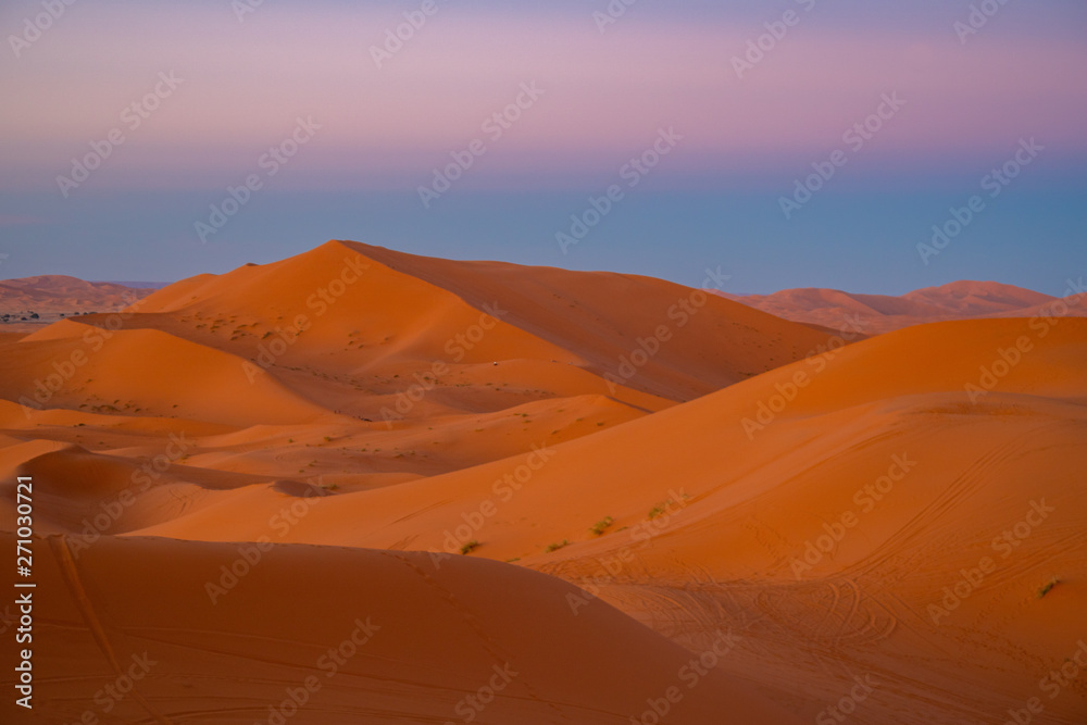 サハラ砂漠 Mac Mojave 壁紙風 Foto De Stock Adobe Stock