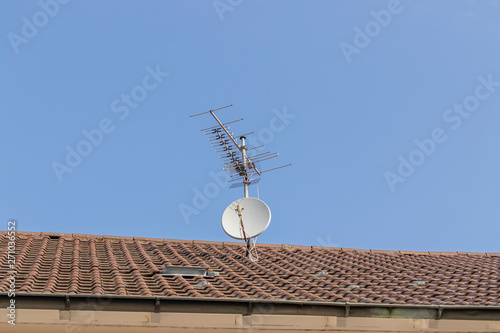 Obraz na płótnie Fernsehantenne auf einem Dach