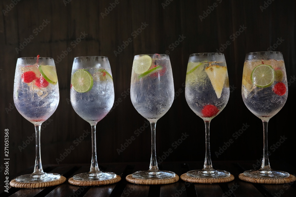 gin and tonic alcoholic drink