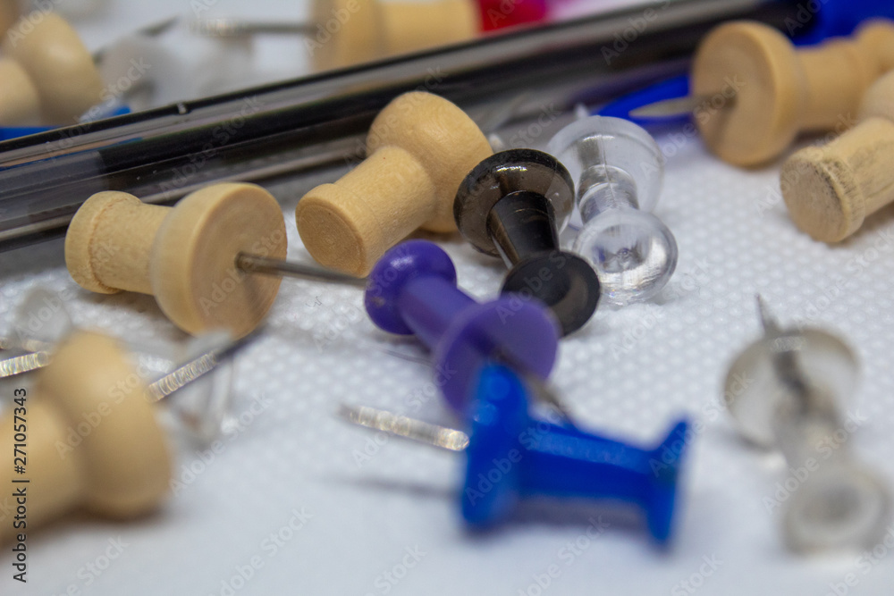 Fototapeta premium Blue pen next to push pins