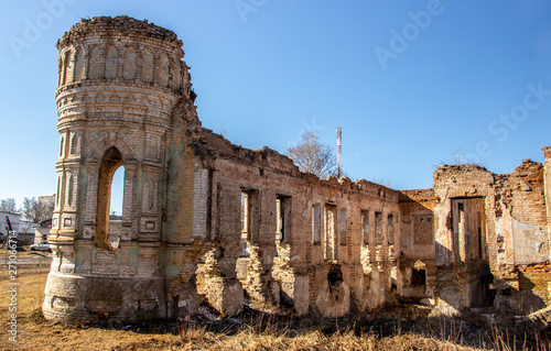 Remains of the structure and elements of architecture Ruin of Osten-Saken manor house