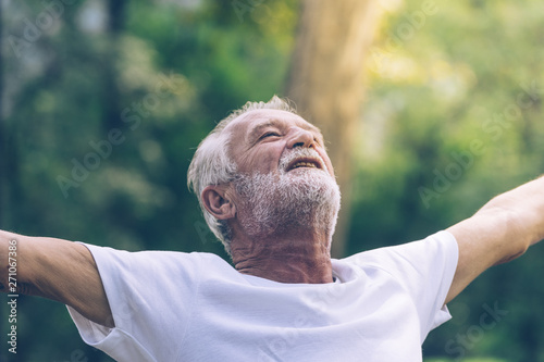 Foto Caucasian Elderly man being happy with freedom life after retirement