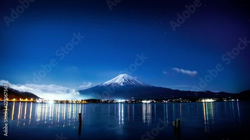 タイムラプス動画、世界遺産・冬の富士山、夜の河口湖と星座、残雪と雲と富士五湖の風景と絶景